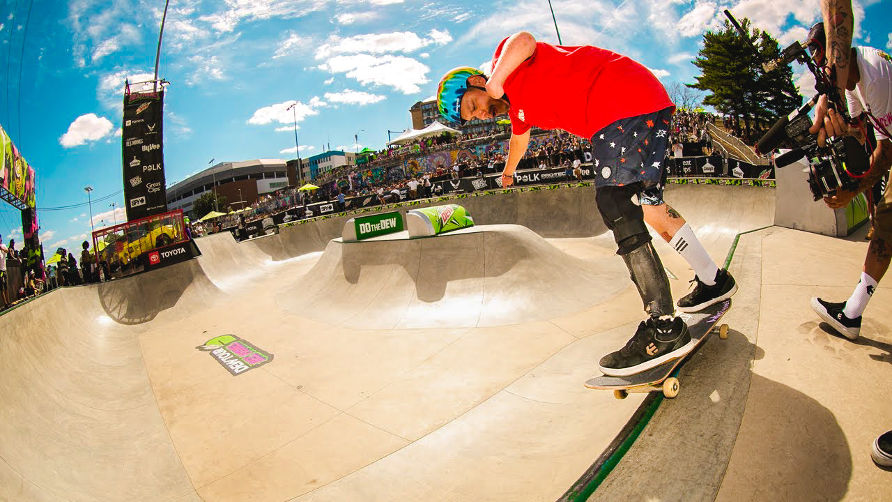 Team Amplife Ambassador Oscar Loreto, Jr. grinding on the edge of a bowl at the Dew Tour.